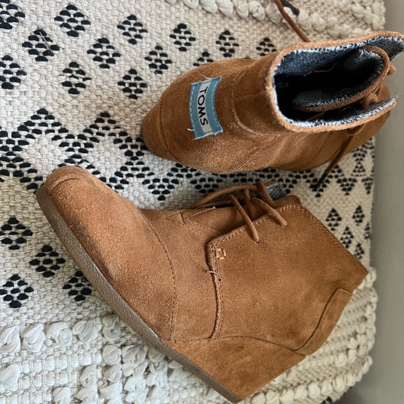 TOMS Tan Suede Lace-Up Boots - Picture 1 of 7